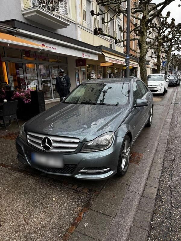 Grau Gebraucht 2012 Mercedes C180 Avantgarde Kombi | 12.000 € (Teuer) - Bild 1/4