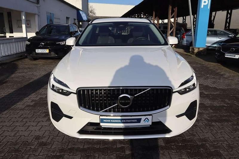 Gebraucht Volvo XC60 Core 197 PS (144 kW) 2022 Crystal white SUV