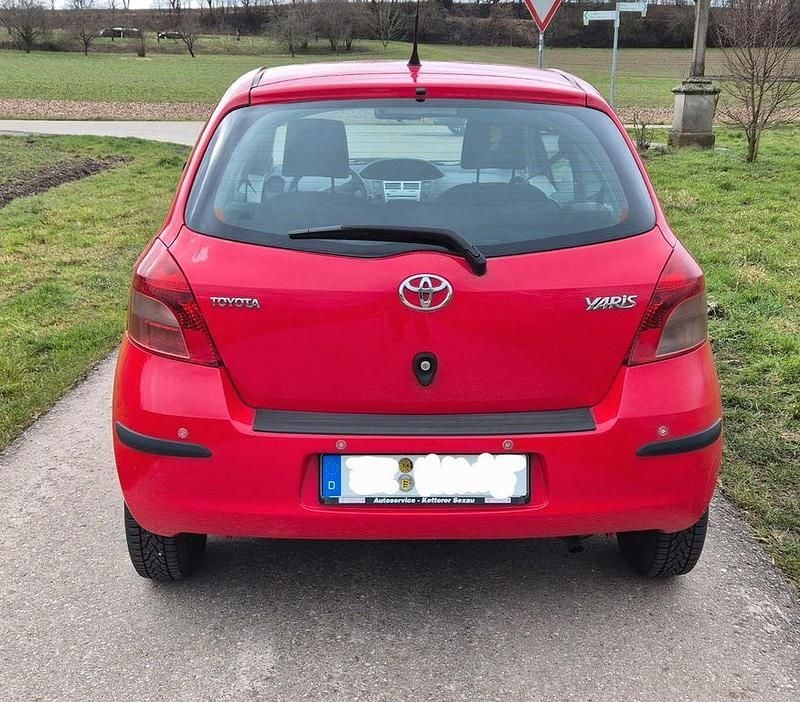 Gebraucht Toyota Yaris 69 PS (50 kW) 2008 Rot Kleinwagen