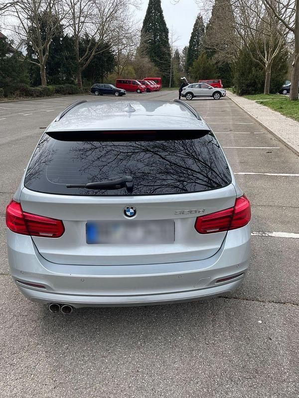 Gebraucht BMW 320 Advantage 163 PS (119 kW) 2017 Grau Kombi