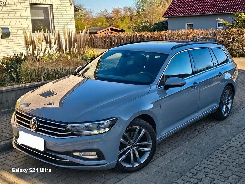 Gebraucht VW Passat R-line 200 PS (147 kW) 2022 Grau Kombi