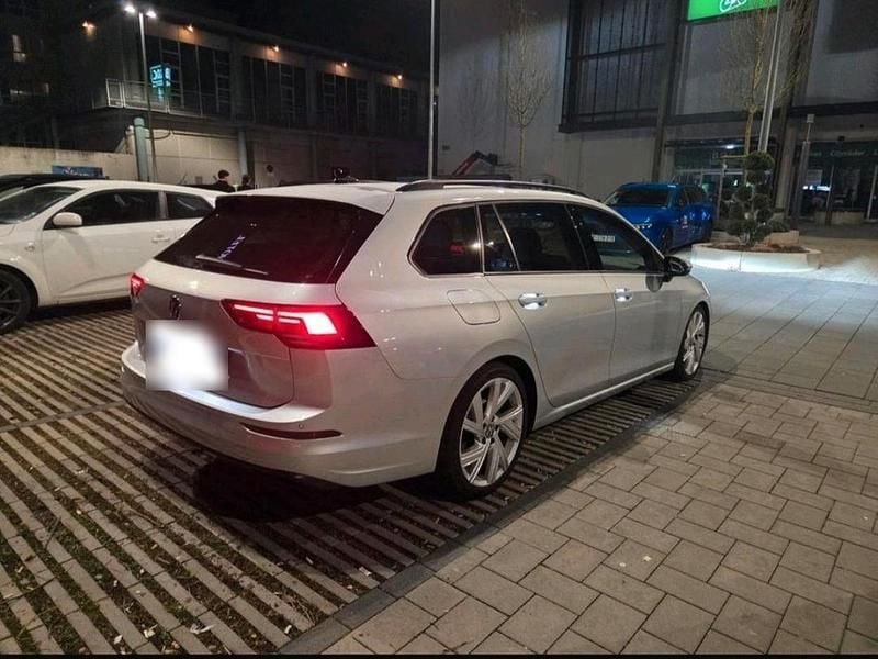 Gebraucht VW Golf VIII 150 PS (110 kW) 2022 Silber Kombi