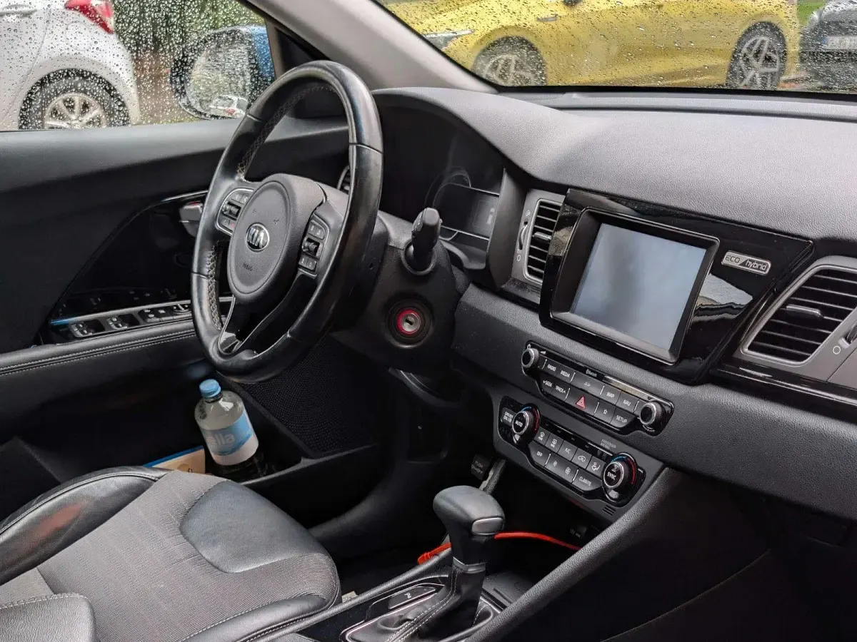 Używany Kia Niro 105 KM (77 kW) 2018 Niebieski SUV