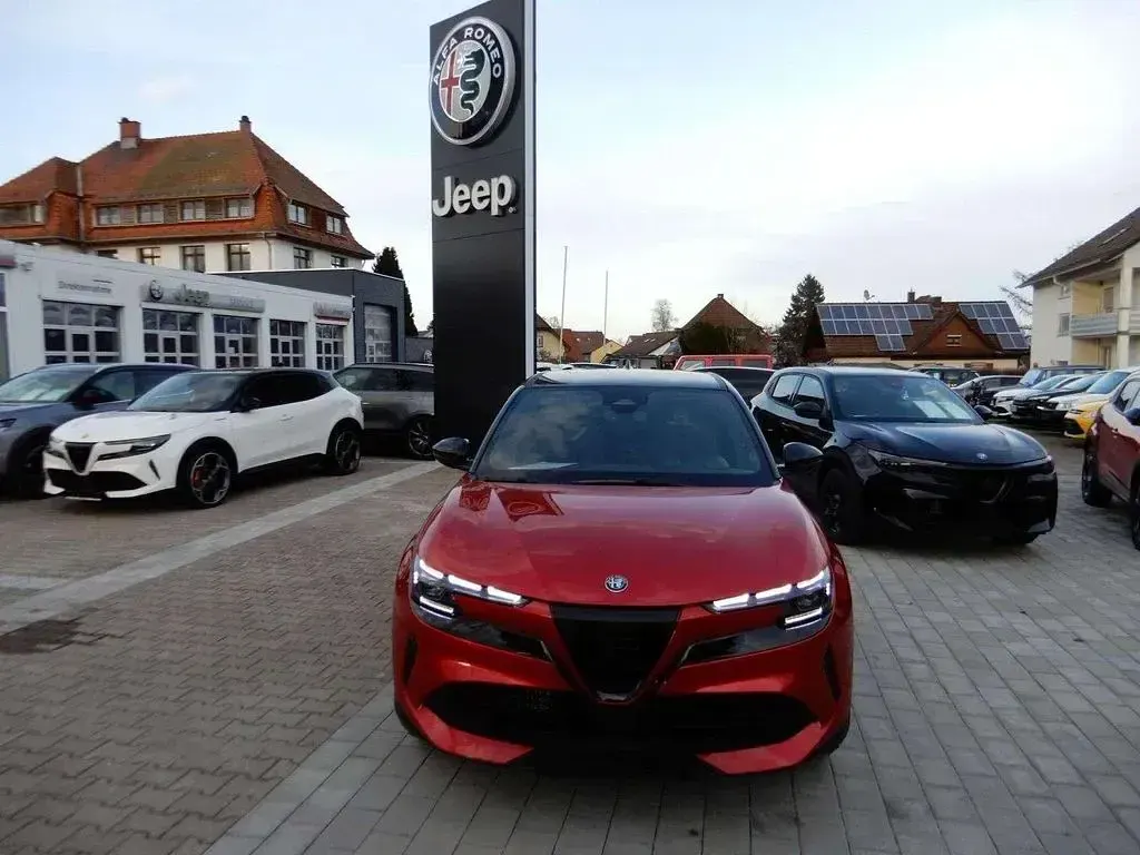 Neu Alfa Romeo Junior Edizione Speciale 145 PS (106 kW) 2026 Rosso brera SUV