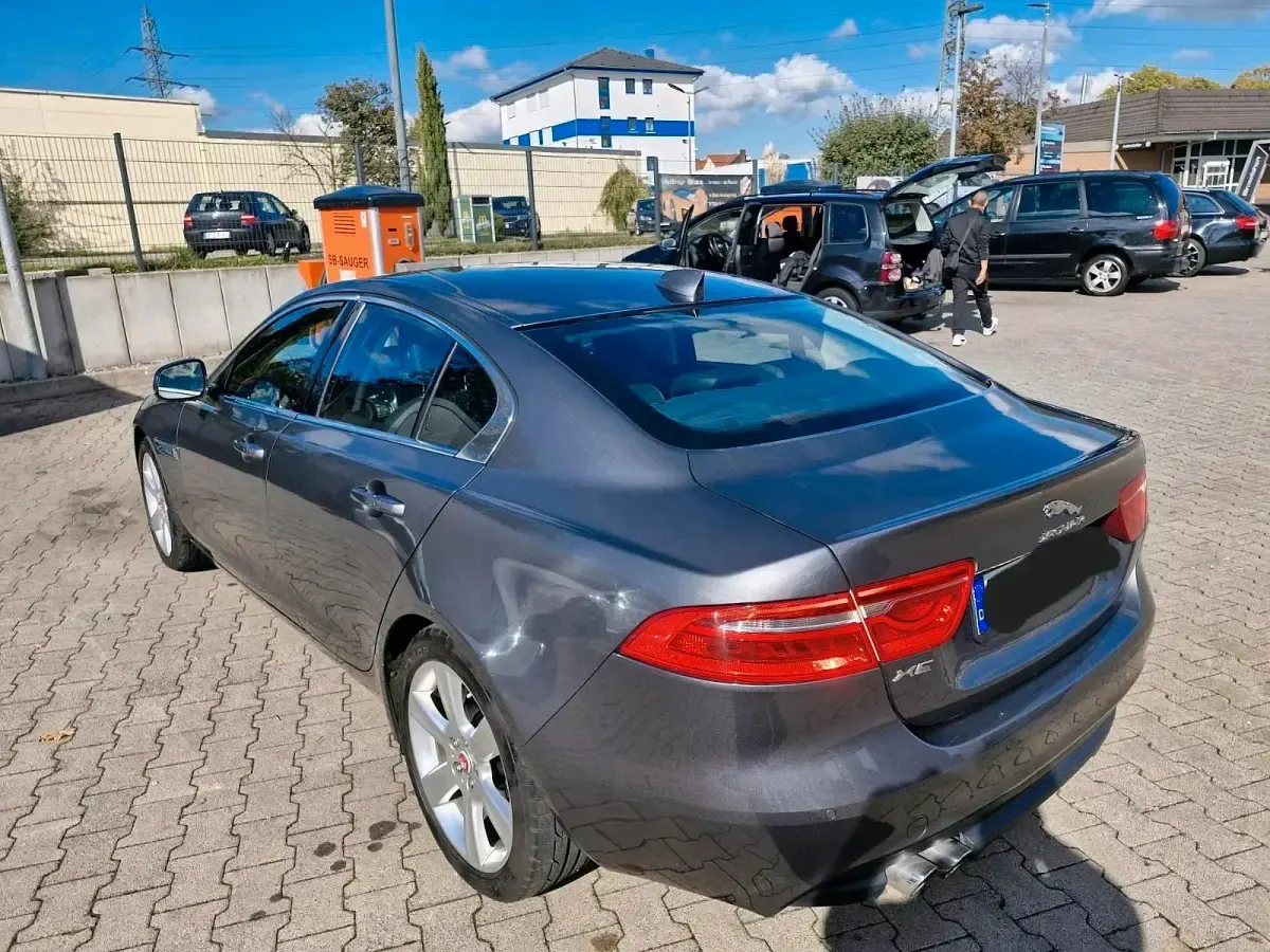 Gebraucht Jaguar XE Prestige 180 PS (132 kW) 2016 Grau Limousine