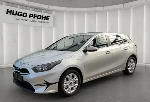 Nowe Kia Ceed Vision 100 KM (73 kW) 2025 Srebrny Hatchback