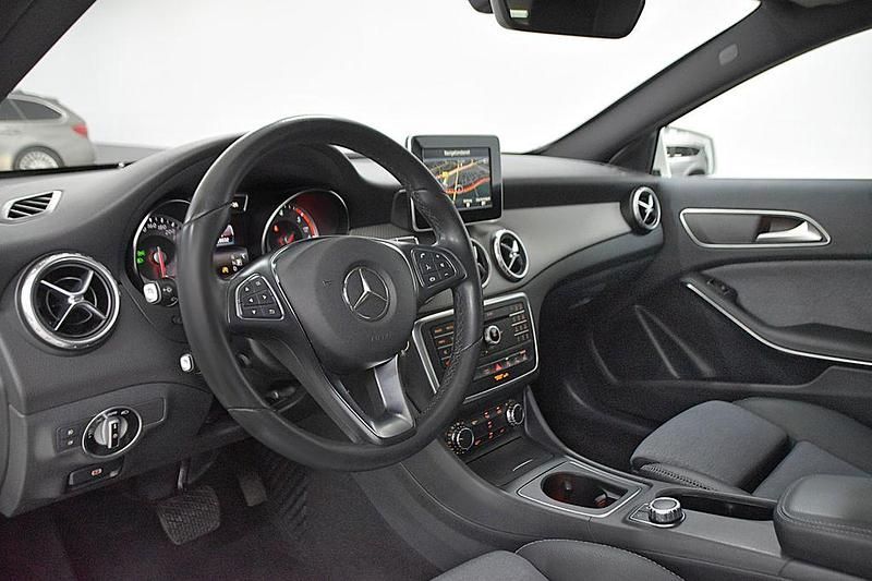 Gebraucht Mercedes GLA180 Style 109 PS (80 kW) 2017 Weiß SUV