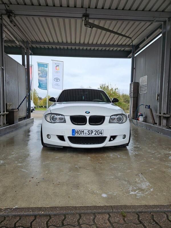 Weiß Gebraucht 2009 BMW 118 Coupé M Sport Coupé | 6.399 € (Fairer Preis) - Bild 1/2
