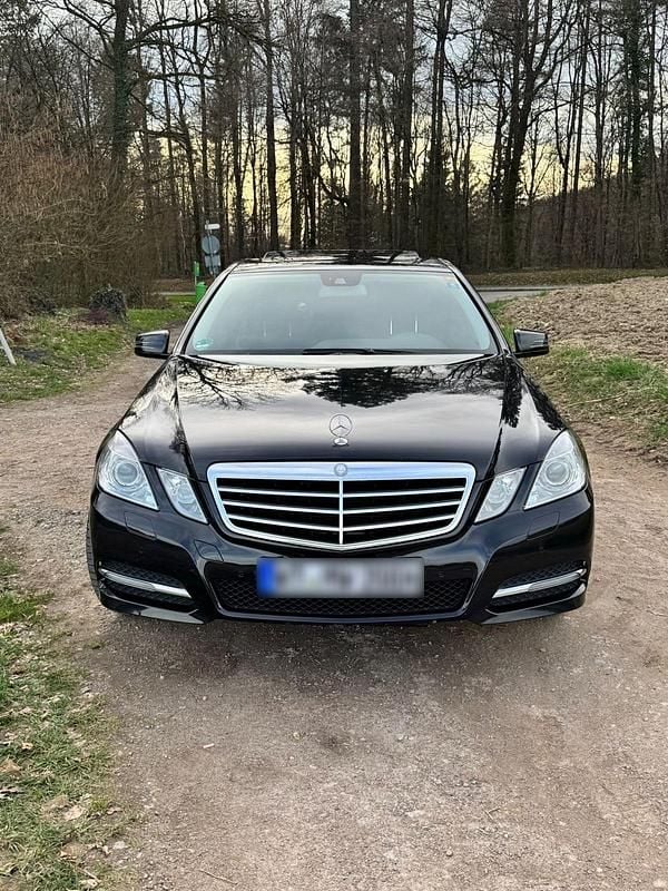 Gebraucht Mercedes E350 Elegance 306 PS (225 kW) 2012 Schwarz Limousine
