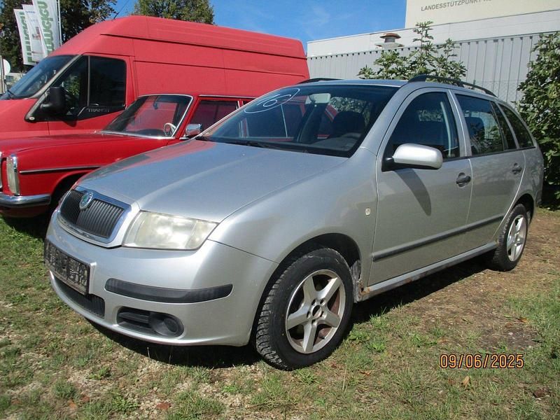 Grau Gebraucht 2005 Skoda Fabia Kleinwagen | 450 € (Guter Preis) - Bild 1/4