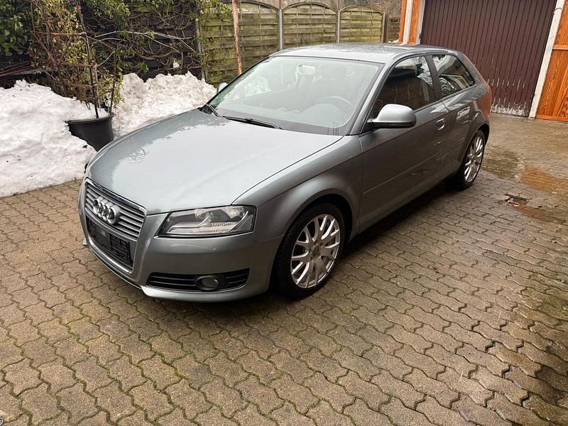 Grau Gebraucht 2009 Audi A3 Ambition Coupé | 6.490 € (Fairer Preis) - Bild 1/4