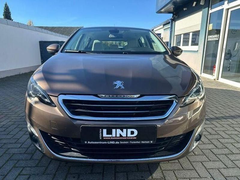 Braun Gebraucht 2015 Peugeot 308 Allure Limousine | 9.790 € (Fairer Preis) - Bild 1/4
