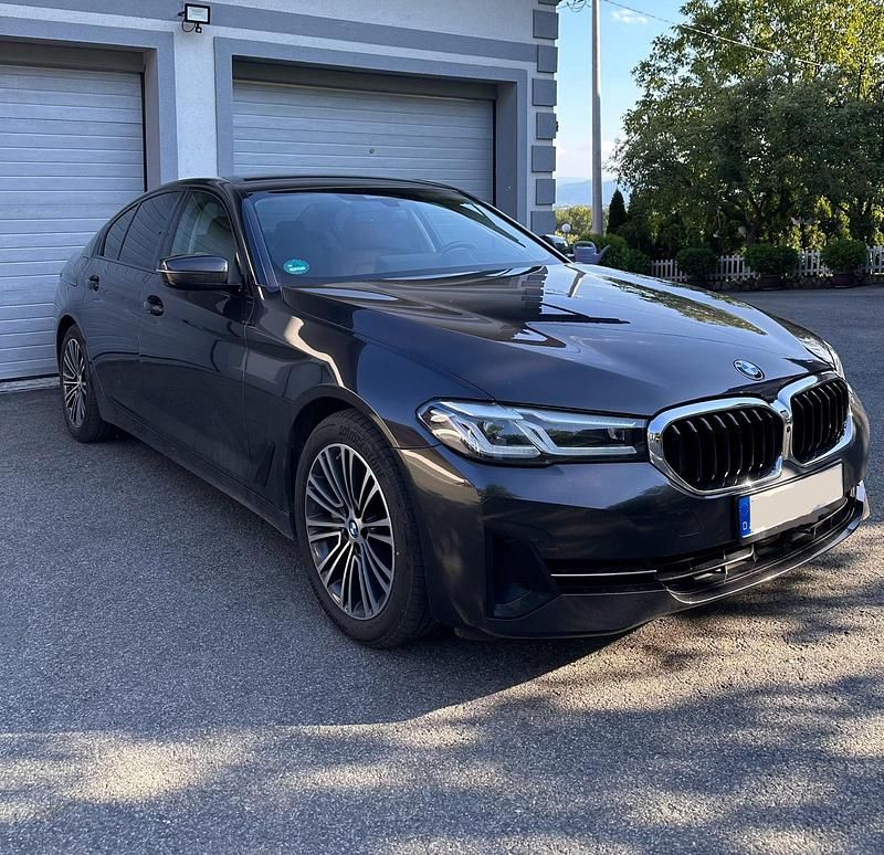 Grau Gebraucht 2021 BMW 530 Shadowline Limousine | 33.000 € (Guter Preis) - Bild 1/4