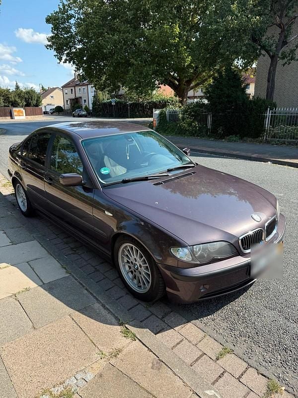Rot Gebraucht 2003 BMW 318 Limousine | 1.599 € (Teuer) - Bild 1/4
