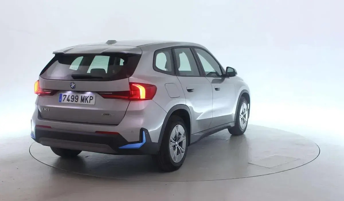 Gebraucht BMW iX1 233 kW (317 PS) 2023 Space silver metallic SUV