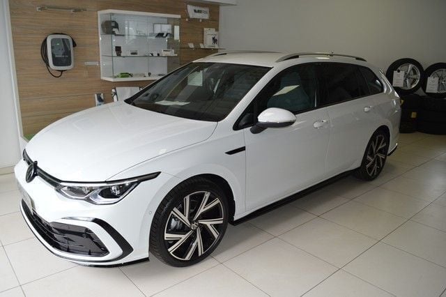 Pure white Gebraucht 2024 VW Golf VIII R-line Kombi | 49.990 € - Bild 1/4