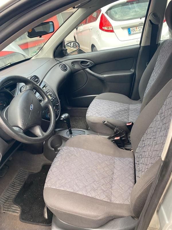 Gebraucht Ford Focus 100 PS (73 kW) 2000 Silber Kombi