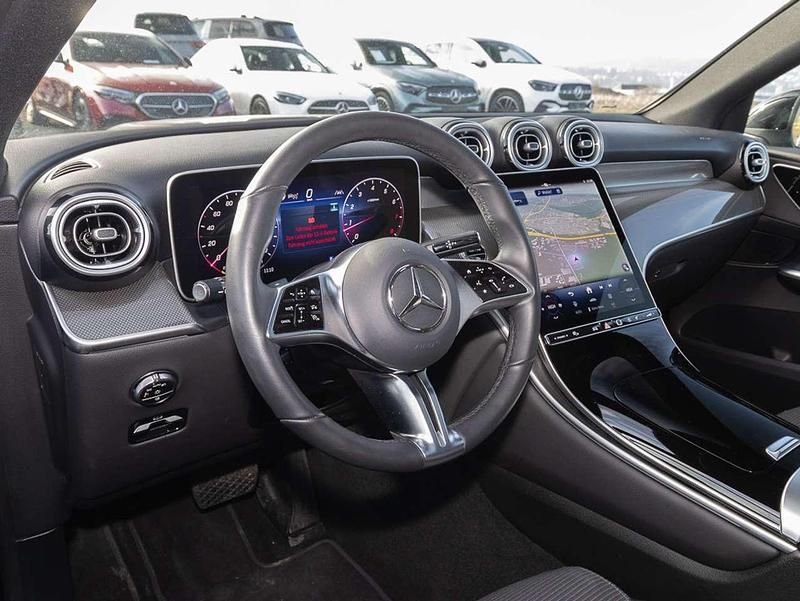 Gebraucht Mercedes GLC200 204 PS (150 kW) 2025 Metalliclack obsidianschwarz SUV