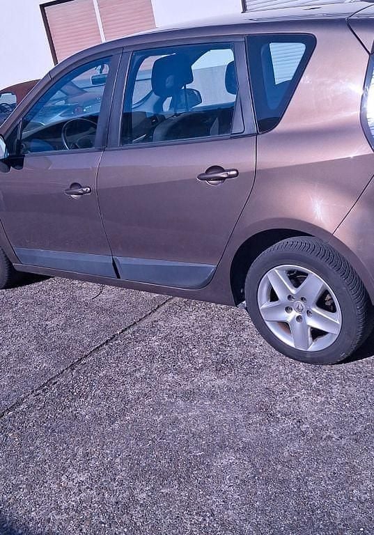 Gebraucht Renault Scénic III Dynamique 110 PS (80 kW) 2013 Braun Van / Kleinbus