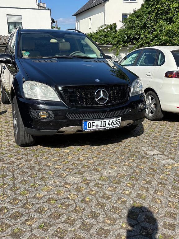 Schwarz Gebraucht 2006 Mercedes ML320 SUV | 6.999 € (Fairer Preis) - Bild 1/4