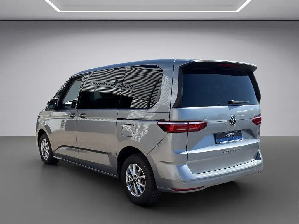 Gebraucht VW Multivan Basis 150 PS (110 kW) 2024 Monosilber Van / Kleinbus