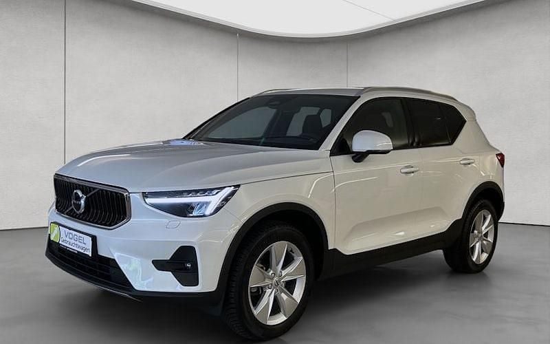 Weiß Gebraucht 2024 Volvo XC40 Core SUV | 34.490 € (Guter Preis) - Bild 1/4