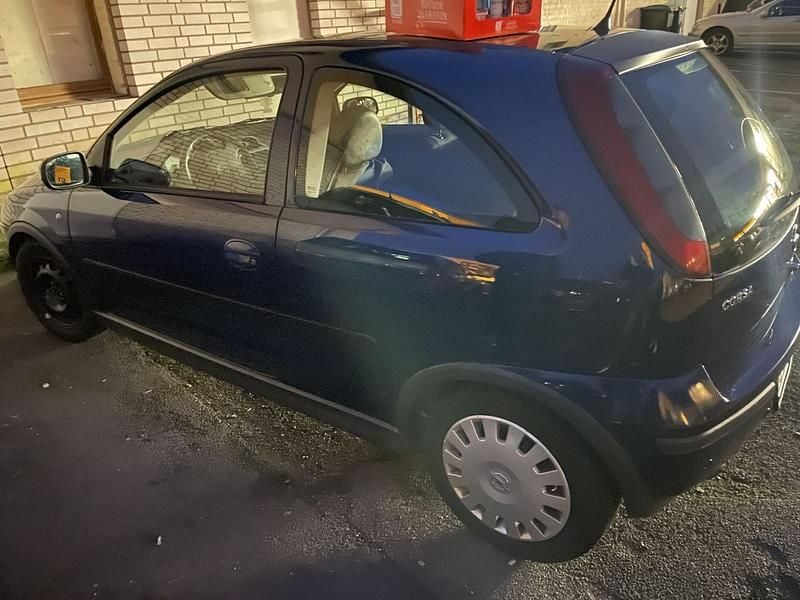 Blau Gebraucht 2004 Opel Corsa Kleinwagen | 900 € (Guter Preis) - Bild 1/3