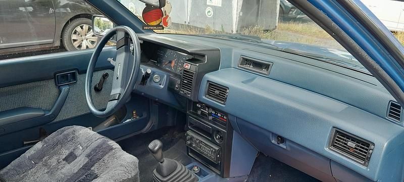 Blau Gebraucht 1987 Nissan Sunny Limousine | 2.300 € - Bild 1/2