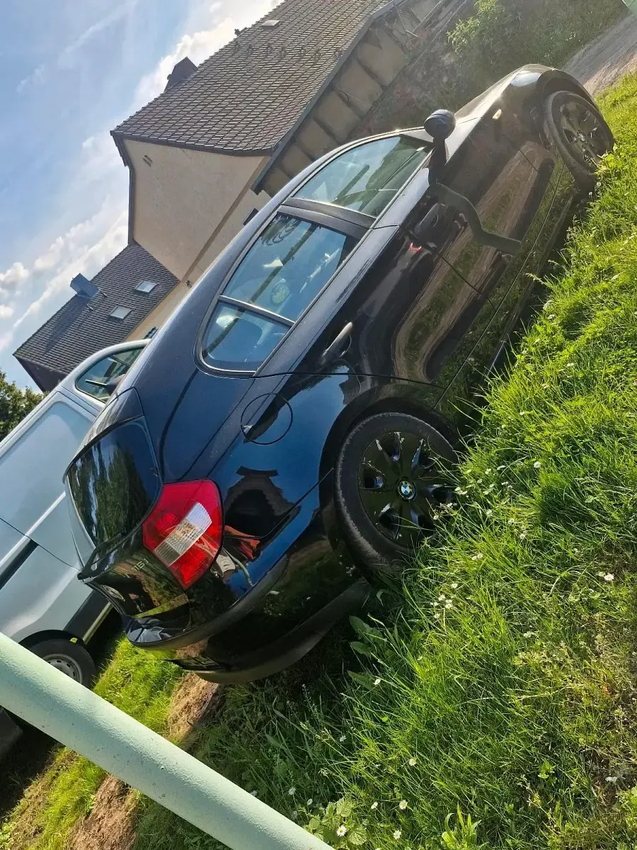 Gebraucht BMW 116 115 PS (84 kW) 2004 Schwarz Kleinwagen