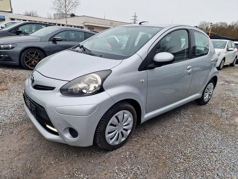Gebraucht Toyota Aygo Cool 68 PS (50 kW) 2013 Silber Kleinwagen