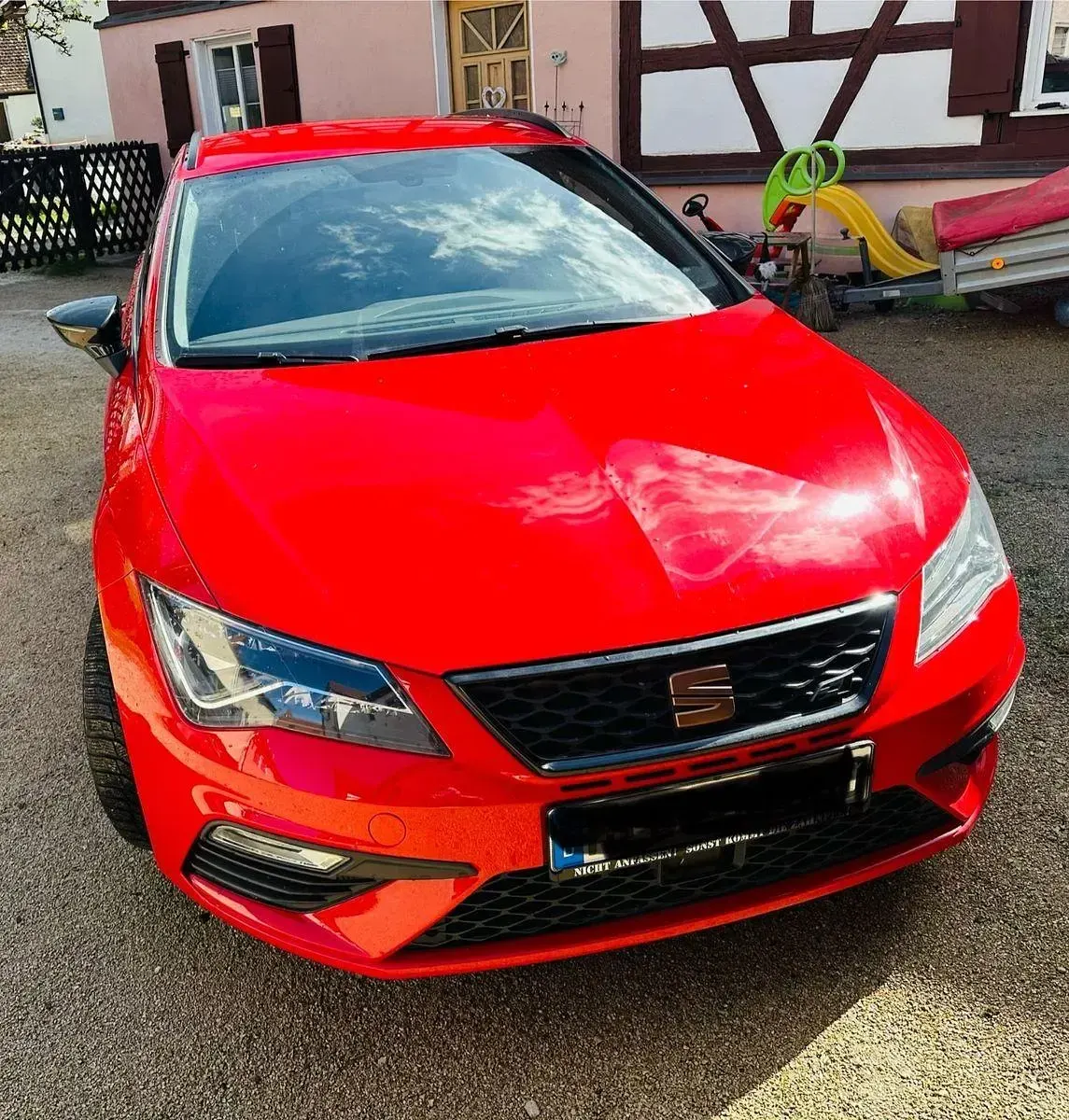 Używany Seat Leon 4Drive 300 KM (220 kW) 2020 Czerwony Sedan/Limuzyna