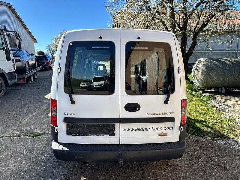 Gebraucht Opel Combo 101 PS (74 kW) 2011 Weiß Kombi