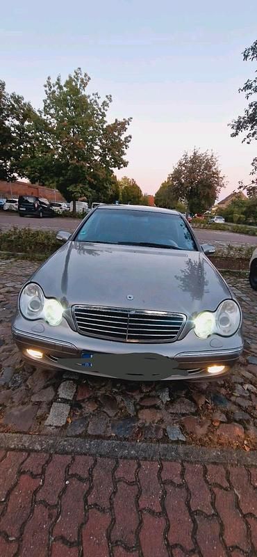 Grau Gebraucht 2004 Mercedes C200 AMG Limousine | 2.000 € (Superpreis) - Bild 1/4