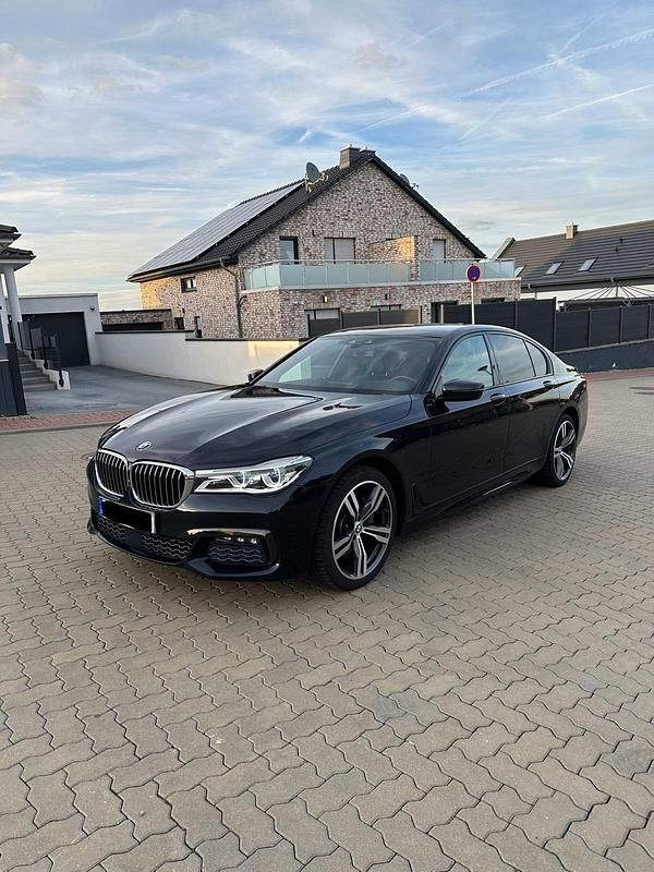 Gebraucht BMW 740 Shadowline 320 PS (235 kW) 2018 Schwarz Limousine