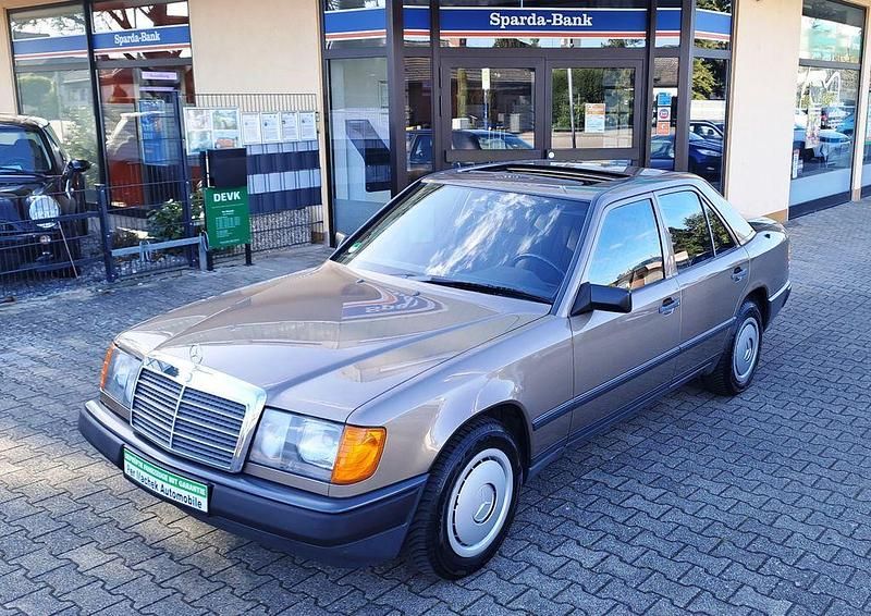 Gebraucht Mercedes E230 132 PS (97 kW) 1988 Braun Limousine