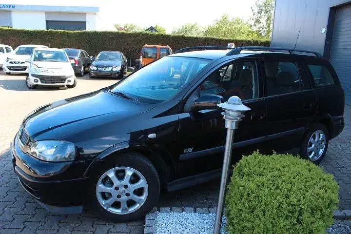 Gebraucht Opel Astra Njoy 101 PS (74 kW) 2003 Schwarz Limousine