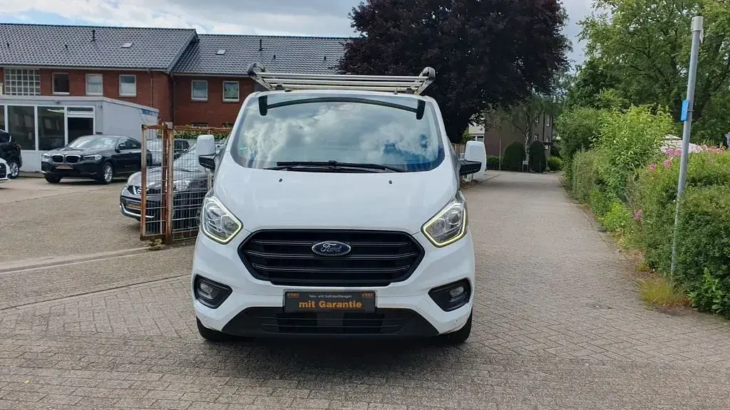 Gebraucht Ford Transit Trend 131 PS (96 kW) 2018 Weiß Van / Kleinbus