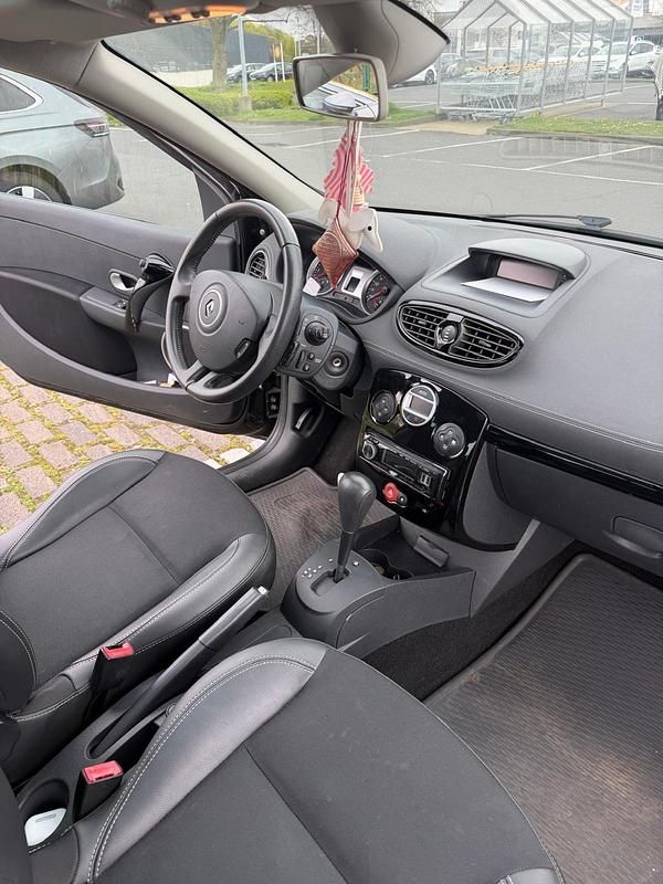 Gebraucht Renault Clio II 110 PS (80 kW) 2011 Schwarz Kleinwagen