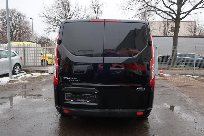 Używany Ford Transit Custom Trend 131 KM (96 kW) 2021 Czarny Sedan/Limuzyna