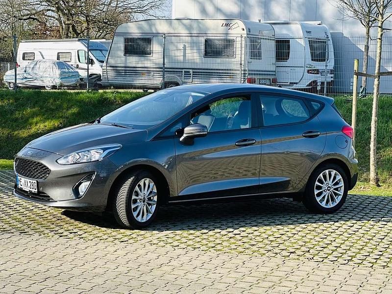 Gebraucht Ford Fiesta Cool & Connect 86 PS (63 kW) 2018 Grau Kleinwagen