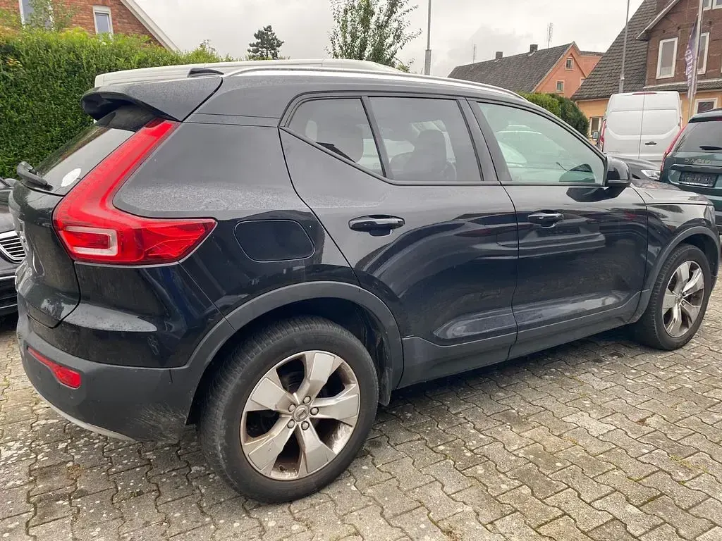 Gebraucht Volvo XC40 Momentum 150 PS (110 kW) 2020 Schwarz SUV