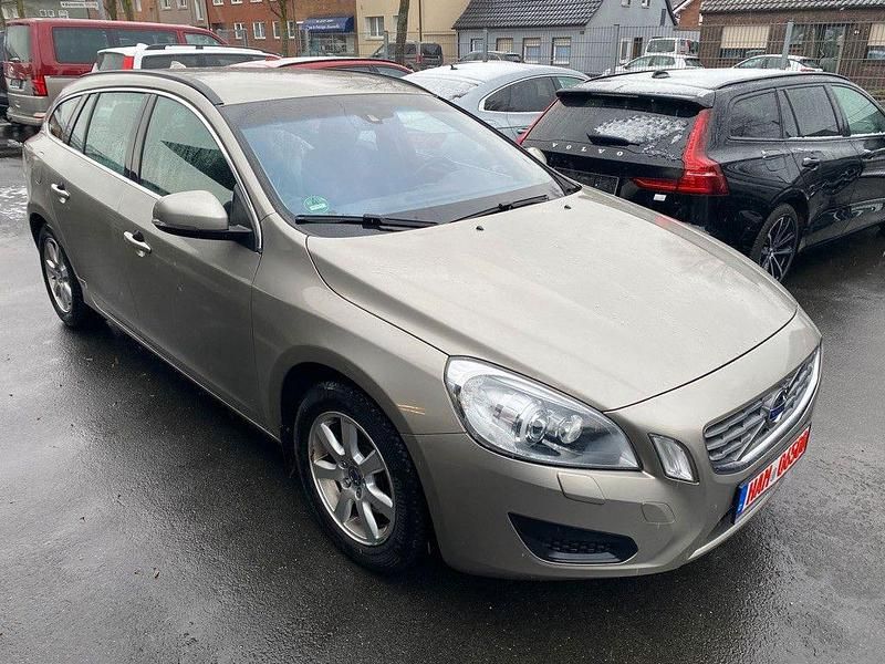Seashell Gebraucht 2011 Volvo V60 Momentum Kombi | 5.900 € (Fairer Preis) - Bild 1/4