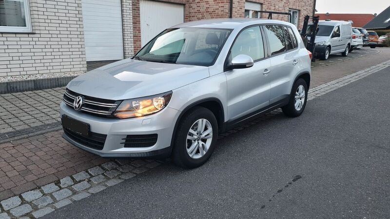 Silber Gebraucht 2015 VW Tiguan Trendline SUV | 13.950 € (Fairer Preis) - Bild 1/4