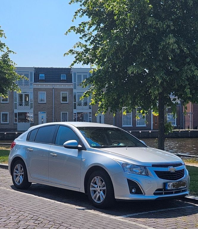 Silber Gebraucht 2013 Chevrolet Cruze LT Kleinwagen | 3.999 € (Fairer Preis) - Bild 1/4