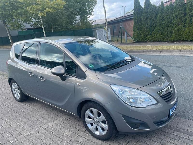 Braun Gebraucht 2010 Opel Meriva Van / Kleinbus | 4.999 € (Teuer) - Bild 1/4