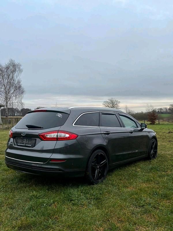 Gebraucht Ford Mondeo 150 PS (110 kW) 2016 Grau Kombi