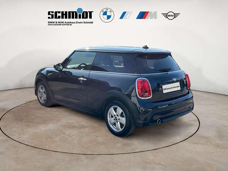 Gebraucht Mini Cooper Essential 136 PS (100 kW) 2024 Midnight black metallic Kleinwagen