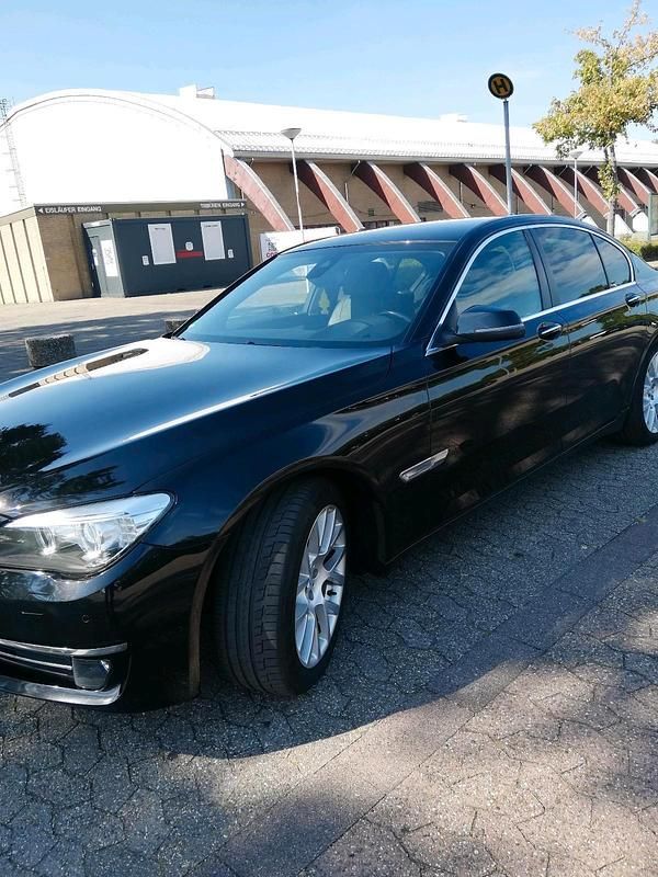 Schwarz Gebraucht 2014 BMW 730 Limousine | 19.900 € (Etwas zu teuer) - Bild 1/4
