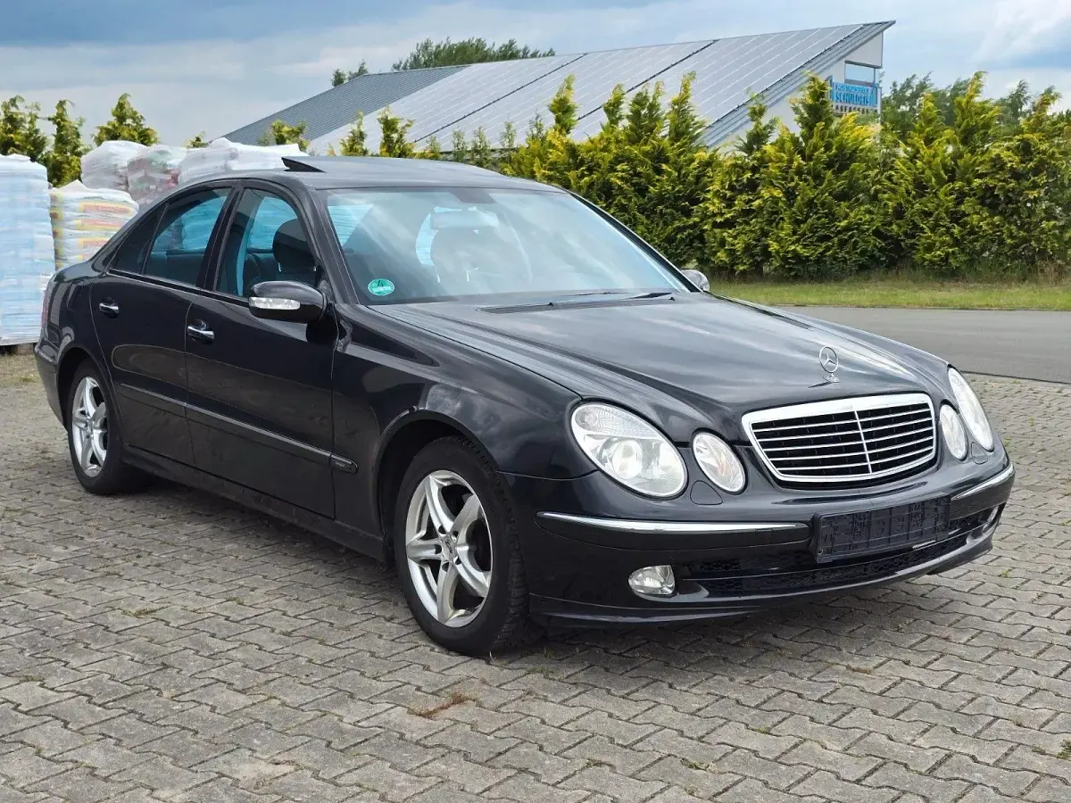 Gebraucht Mercedes E200 Avantgarde 163 PS (119 kW) 2003 Schwarz Limousine
