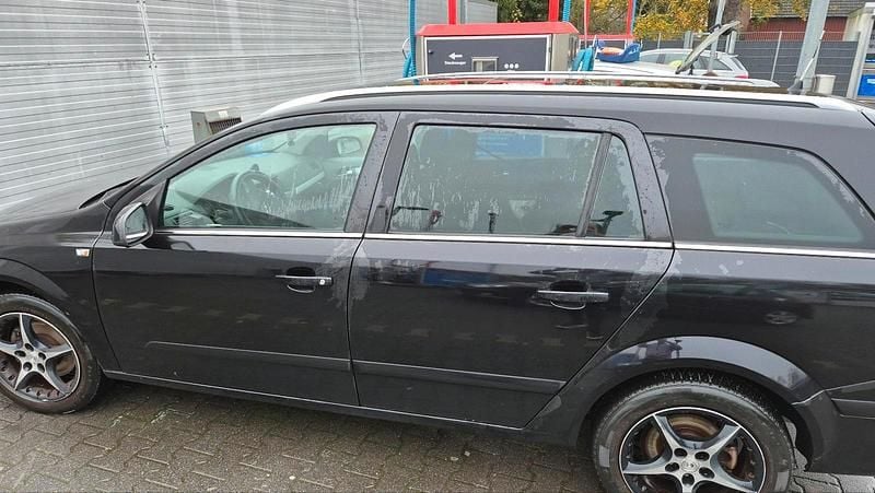 Gebraucht Opel Astra 105 PS (77 kW) 2005 Schwarz Kombi